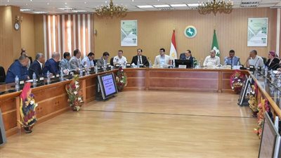 محافظ الشرقية يجتمع بمجلس إدارة المناطق الصناعية 