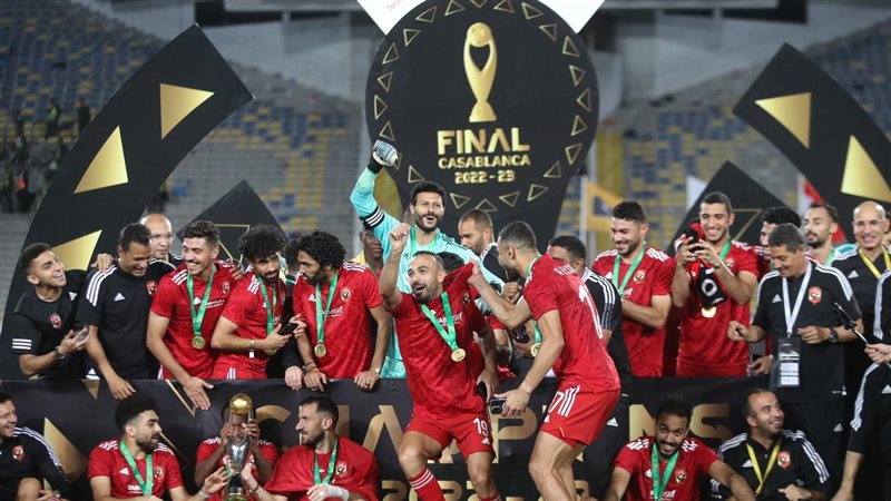 الأهلي يتوج بلقب