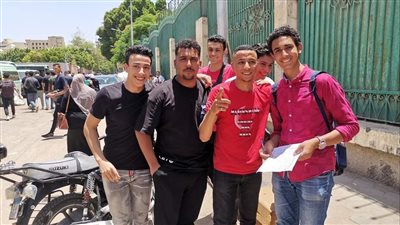 خروج طلاب الثانوية العامة من اللجان بالبحيرة بعد أداء امتحاني الاقتصاد والإحصاء (بث مباشر)