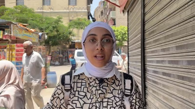 طالبة بالصف الثالث
