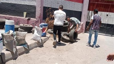 رفع المخلفات والأتربة بمحيط لجان الثانوية العامة بالإسكندرية (صور)