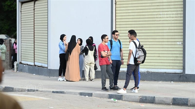 توافد طلاب الثانوية