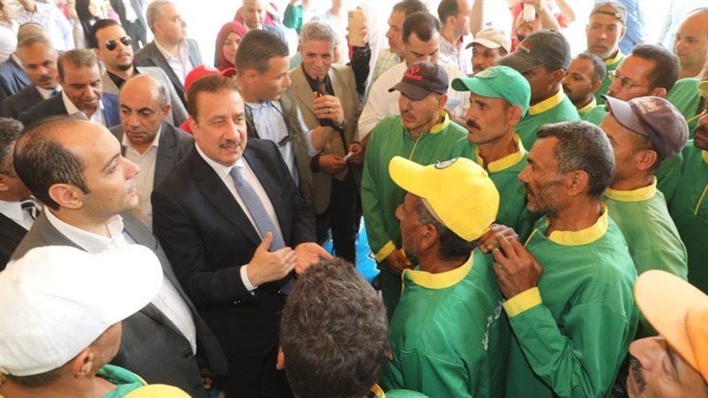 محافظ المنوفية مع
