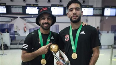 لاعبو الأهلي يحتفلون ببطولة أفريقيا على طريقتهم الخاصة (صور)