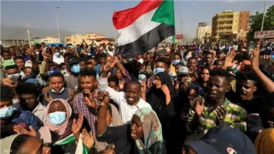 لعنة العقوبات الأمريكية.. سر استهداف الولايات المتحدة للجيش السودانى ومساواته بالميليشيات المتمردة.. خبراء: تقييد المؤسسات الرسمية بالعقوبات يضعف المؤسسة العسكرية ويعزز قوة الدعم السريع