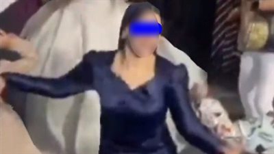  الحكاية الكاملة لصاحبة الفستان الأزرق، رقصها المثير يتسبب في طلاقها، والنشطاء يبحثون عنها: جننت مصر من أول إطلالة