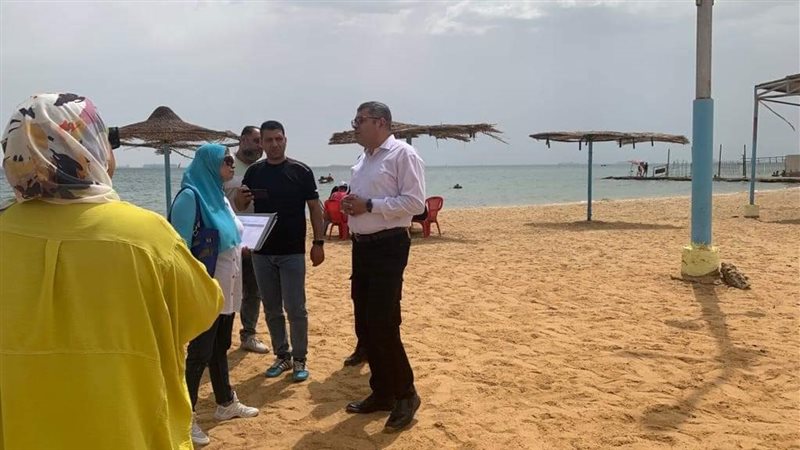 أعضاء اللجنة خلال