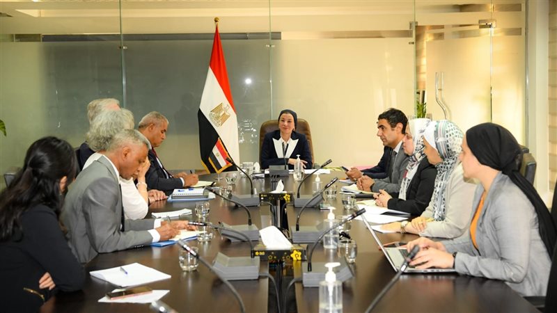 وزيرة البيئة، فيتو