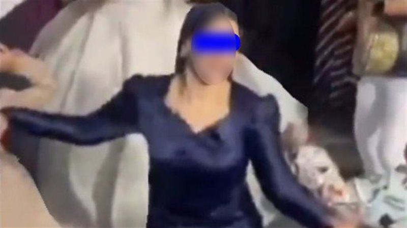 رقص صاحبة الفستان