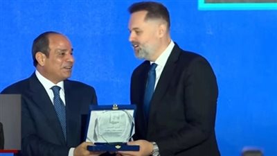 الرئيس السيسي يكرم اسم الفنان الراحل محمود عبد العزيز في مؤتمر الشباب 