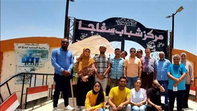 لجنة من 