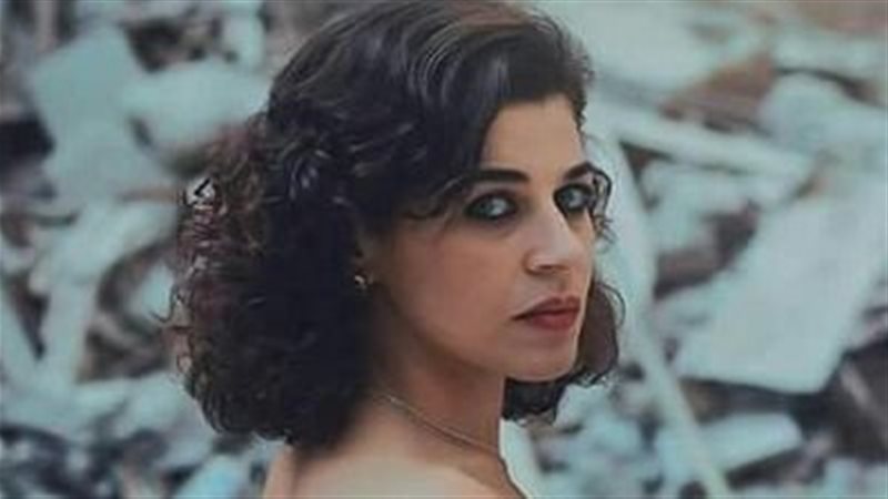 منى هلا، فيتو