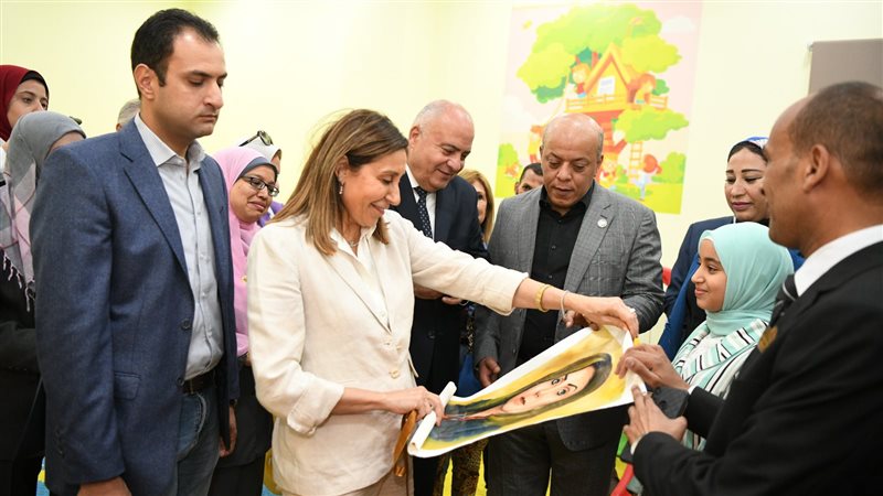 وزيرة الثقافة في