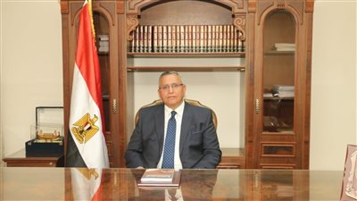 أعضاء بحزب الوفد يطالبون يمامة بالرحيل عن رئاسة الحزب بسبب صفقة الآثار