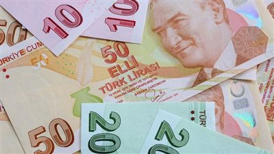 الليرة التركية تقترب من أطول سلسلة خسائر منذ 24 عاما