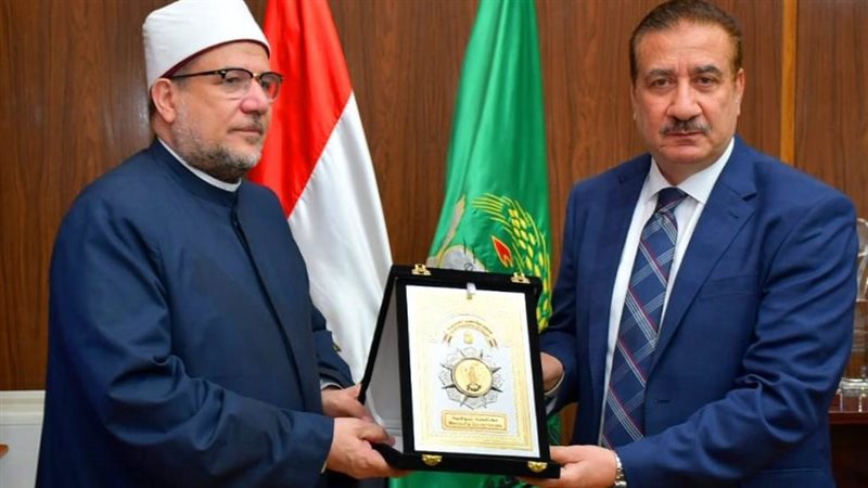 اهداء درع محافظة