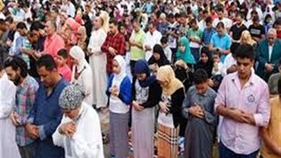 وزير الأوقاف: صلاة النساء بجوار الرجال في العيد باطلة 