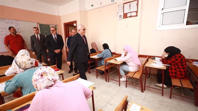 وزير التعليم يتفقد