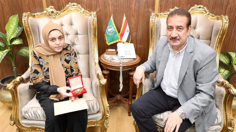 محافظ المنوفية والطالبة