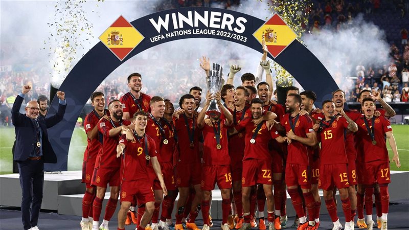 منتخب اسبانيا يتوج