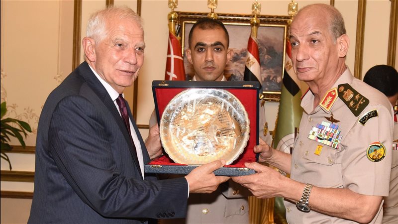 وزير الدفاع ورئيس