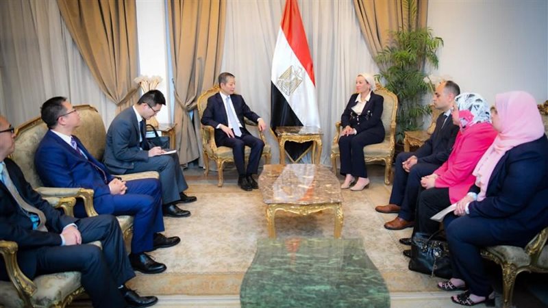 وزيرة البيئة وسفير