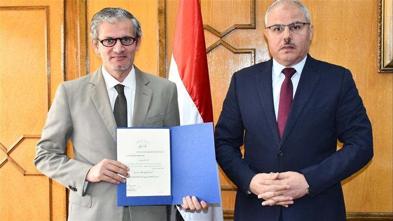 جانب من مراسم تسليم