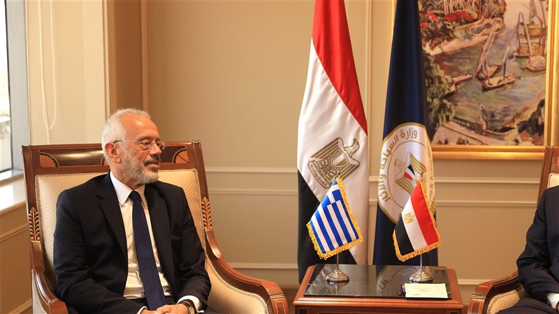 اجتماع وزير السياحة