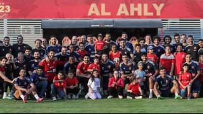 أبناء لاعبي الأهلي يظهرون في المران احتفالا بـ دوري أبطال أفريقيا (صور)