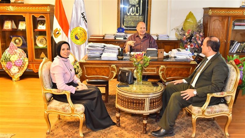 لقاء محافظ أسيوط،