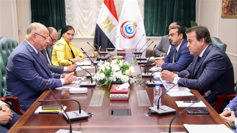 اجتماع وزير الصحة