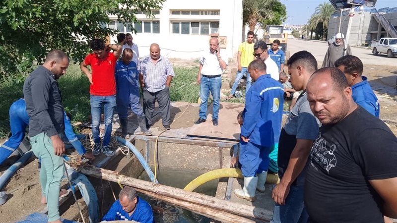 صيانة كسر في خط مياه
