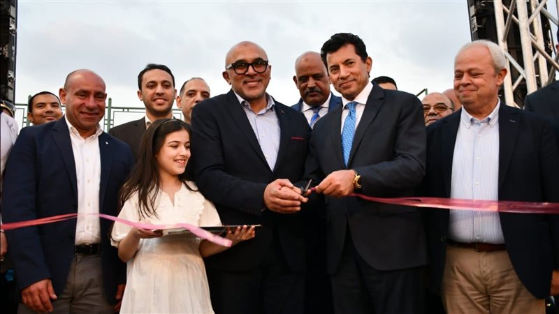 وزير الرياضة يفتتح
