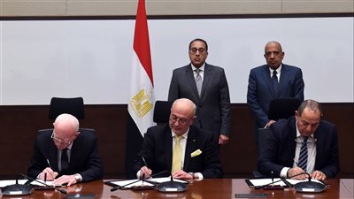 مدبولي يشهد توقيع عقدي تشغيل مصنع مرشحات الكلى لتوفير احتياجات الغسيل 