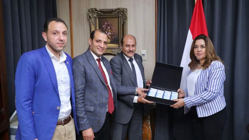 محافظ دمياط مع وفد