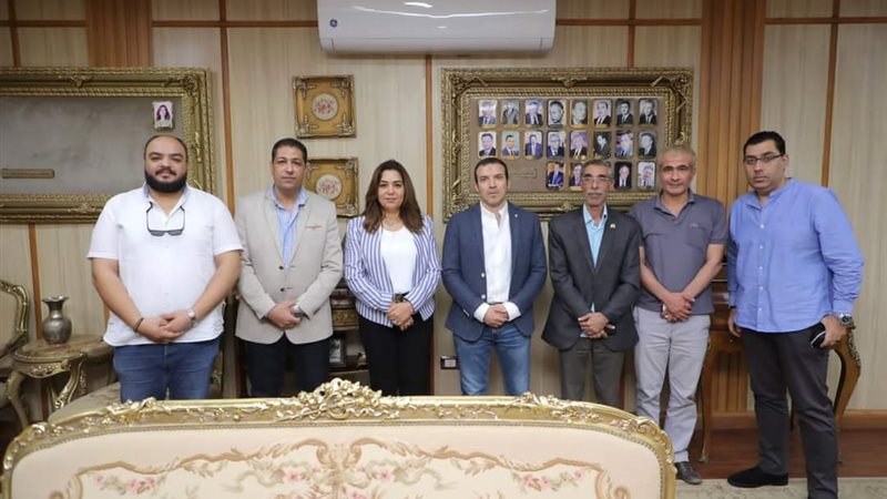 محافظ دمياط مع رئيس