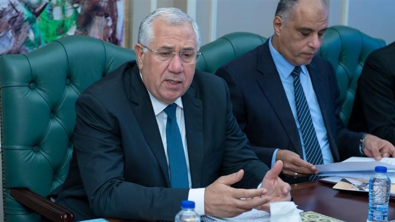 وزير الزراعة خلال