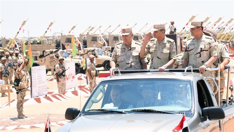 وزير الدفاع يشهد