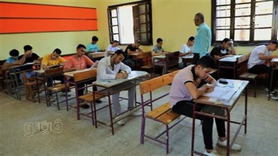 طلاب الثانوية العامة يؤدون امتحان مواد علم النفس والجيولوجيا والتفاضل اليوم 