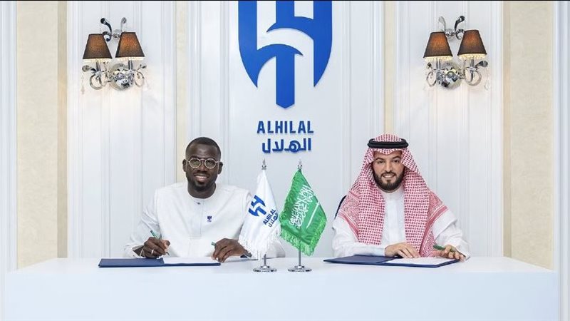 الهلال السعودي يضم