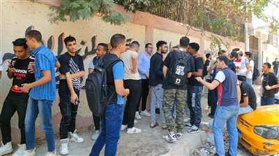 حزن وفرحة، تباين آراء طلاب الثانوية العامة ببني سويف حول امتحاني الفيزياء والتاريخ (بث مباشر) 