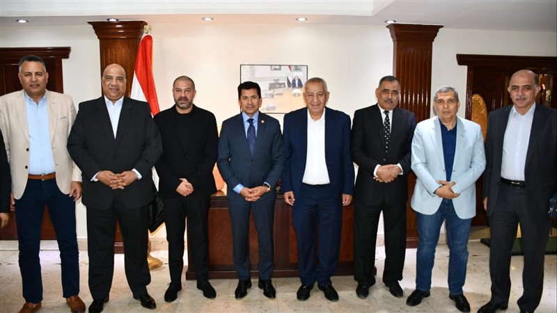 تفاصيل لقاء وزير