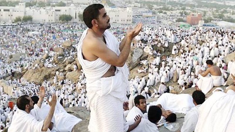 وقوف حجاج بيت الله