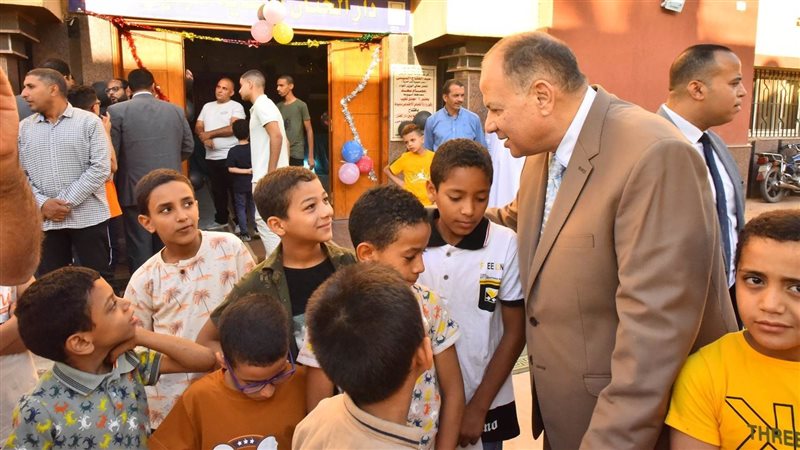 محافظ أسيوط والأطفال،