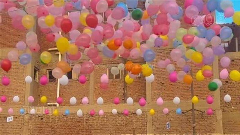 بالونات وباقات ورد