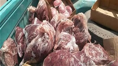 مصادرة 415 كيلو لحوم وكبدة مجهولة المصدر داخل ثلاجة بالخليفة 