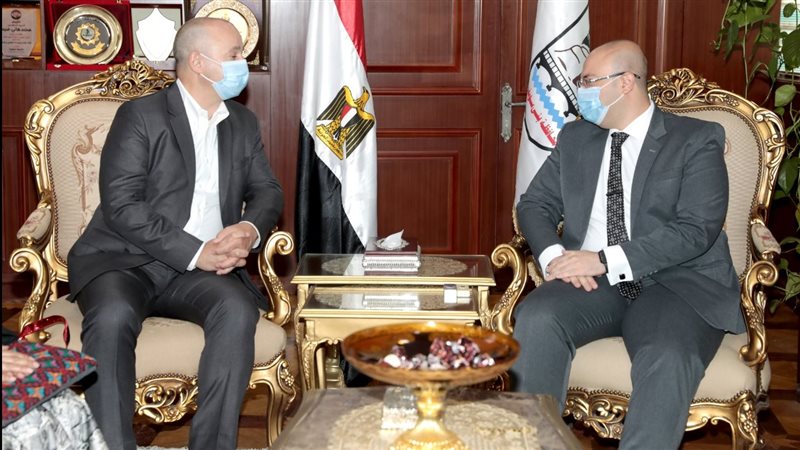 محافظ بني سويف والسفير