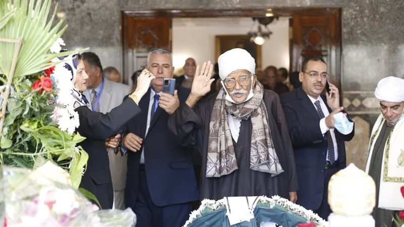 من ضريح عبد الناصر