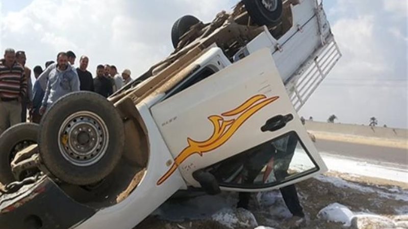 مصرع وإصابة 9 عمال