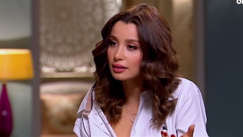 الفنانة سارة التونسي